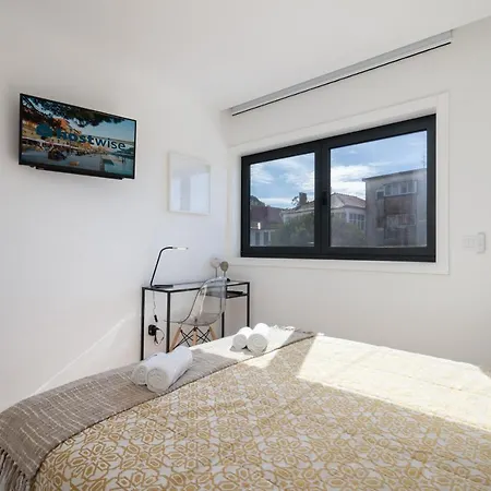 Host Wise - Bright & Contemporary Flat - Ace Location Oporto