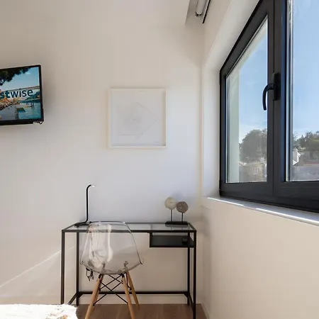 Host Wise - Bright & Contemporary Flat - Ace Location Oporto