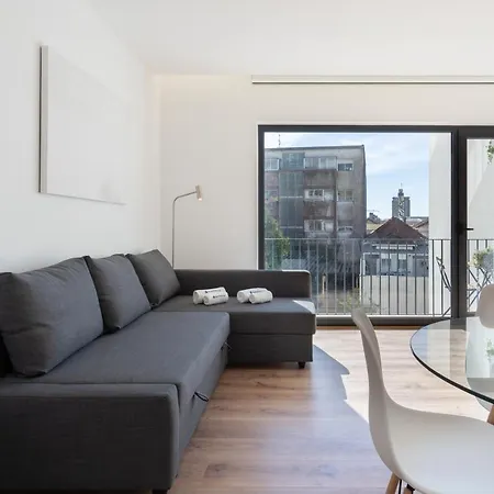 Host Wise - Bright & Contemporary Flat - Ace Location Oporto