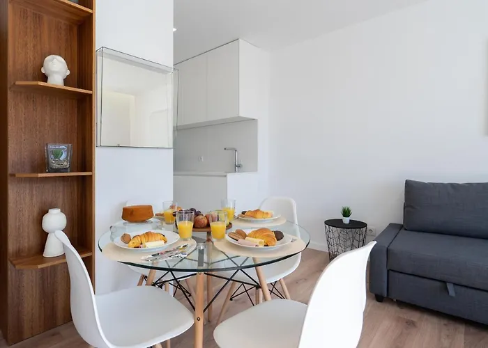 Host Wise - Bright & Contemporary Flat - Ace Location Apartman *