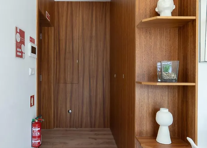 Host Wise - Bright & Contemporary Flat - Ace Location * Porto