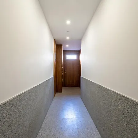 Host Wise - Bright & Contemporary Flat - Ace Location