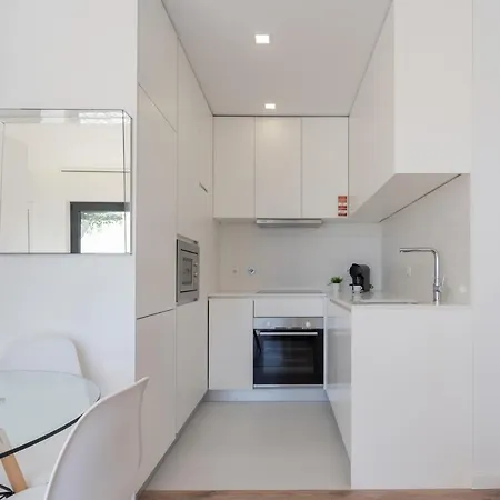 Host Wise - Bright & Contemporary Flat - Ace Location * Oporto