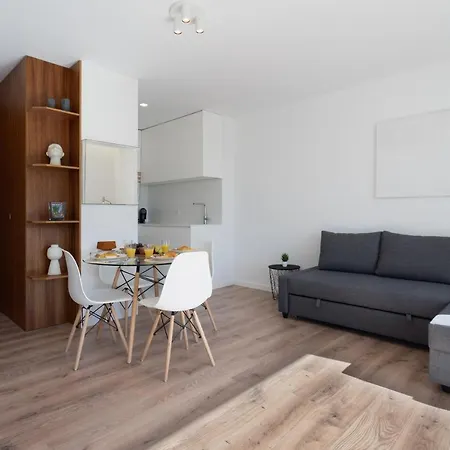 Host Wise - Bright & Contemporary Flat - Ace Location