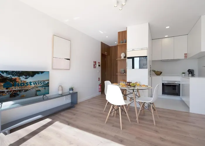 Host Wise - Bright & Contemporary Flat - Ace Location Porto