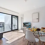 Host Wise - Bright & Contemporary Flat - Ace Location Oporto