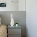 Apartamento Host Wise - Bright & Contemporary Flat - Ace Location