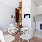 Apartamento Host Wise - Bright & Contemporary Flat - Ace Location