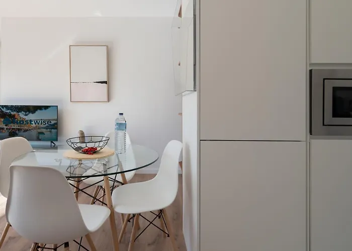 Host Wise - Bright & Contemporary Flat - Ace Location Lägenhet Oporto