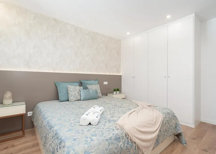 Host Wise - Bright & Contemporary Flat - Ace Location Oporto