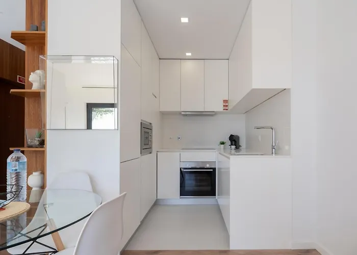 Host Wise - Bright & Contemporary Flat - Ace Location * Oporto
