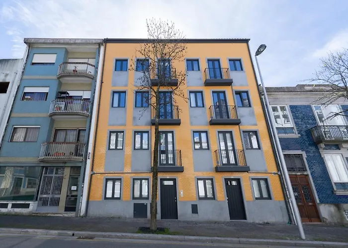 Host Wise - Bright & Contemporary Flat - Ace Location Oporto